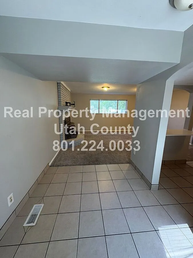 $500 Off First Months Rent! Pet Friendly Orem Duplex — Photo 4