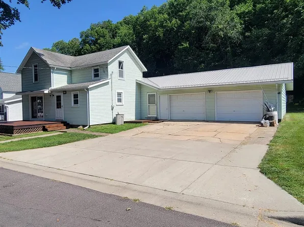 217 W Bluff St, Cassville, WI 53806