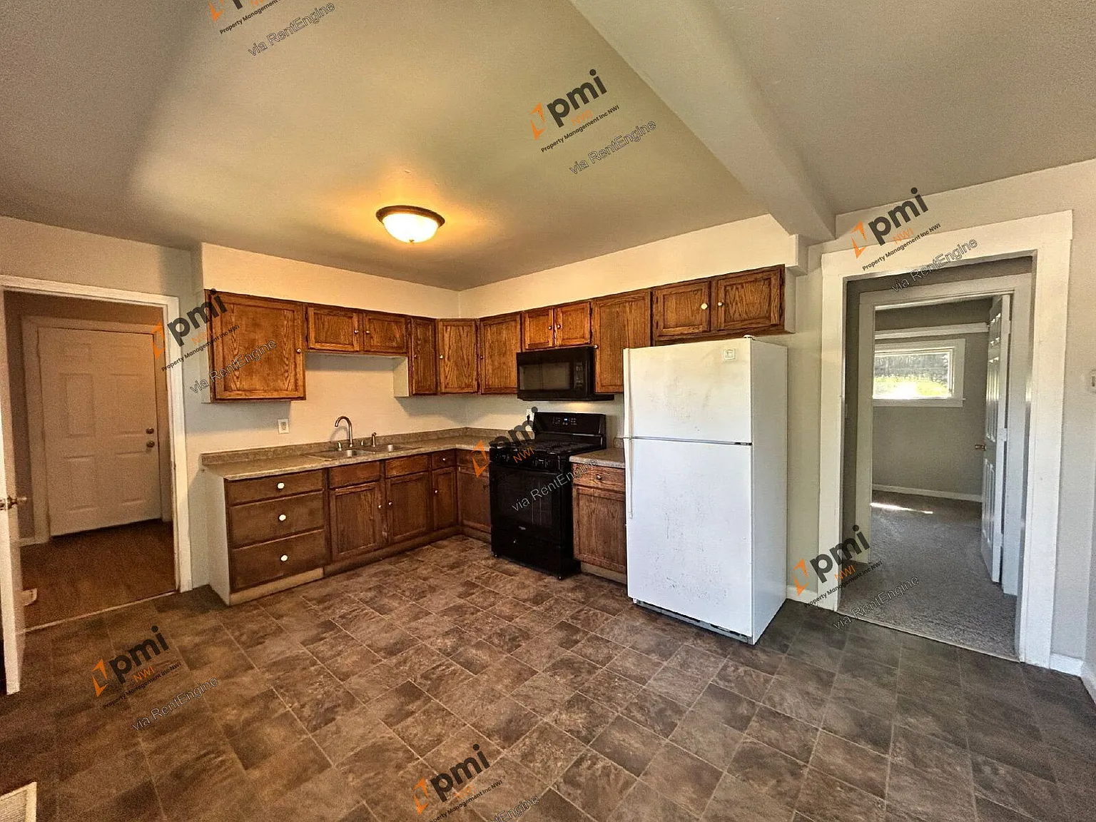 3 bed, 2.0 bath, 988 sqft, $1,325 — Photo 3