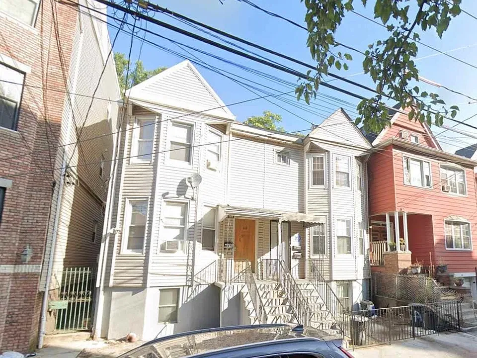45A Van Reypen St