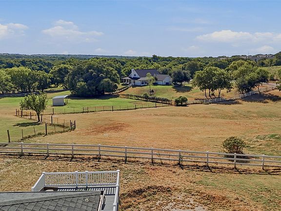 3rd image of 102 Dawn Cir