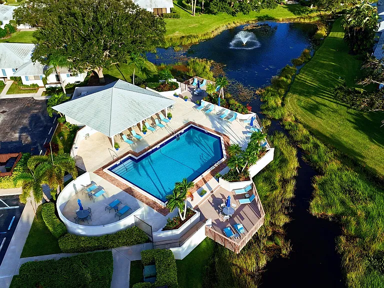 913 Club Dr — Photo 35