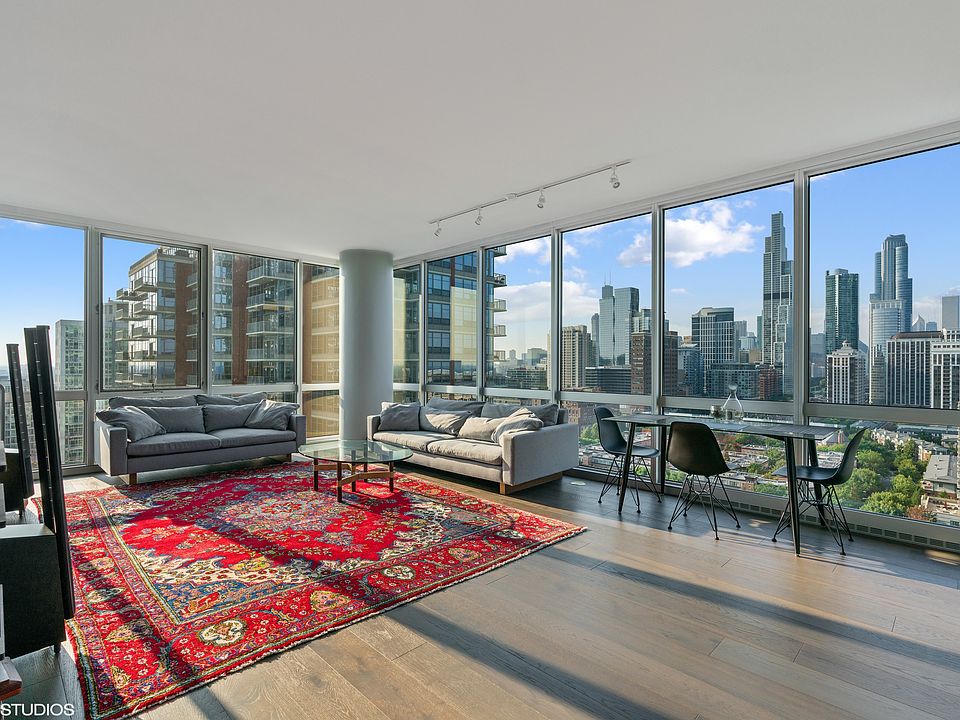 1st image of 1629 S Prairie Ave #1711