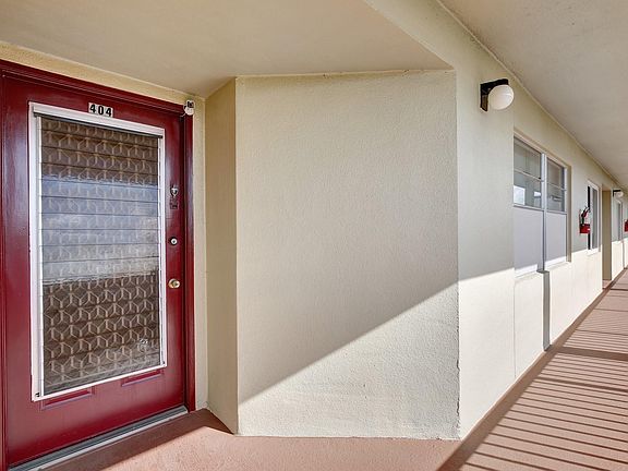 5th image of 901 SW 128th Avenue #404 E