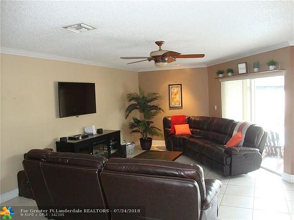 4th image of 10138 NW 32nd St