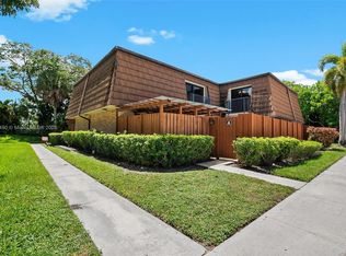 9112A SW 20th St, Davie, FL 33324