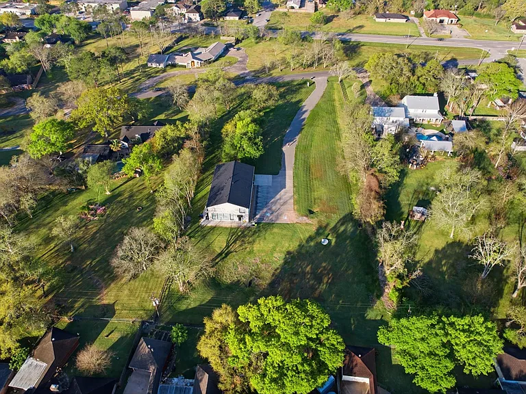 1905 Dowling Dr — Photo 43