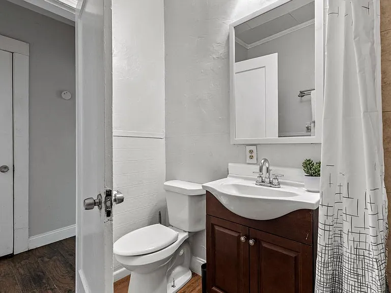 1310 W Morton St — Photo 25