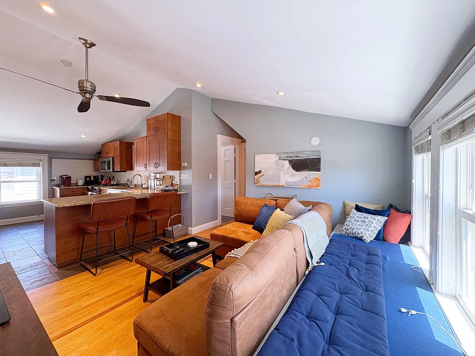 2 bed, 1.0 bath, 1280 sqft, $6,283 — Photo 3