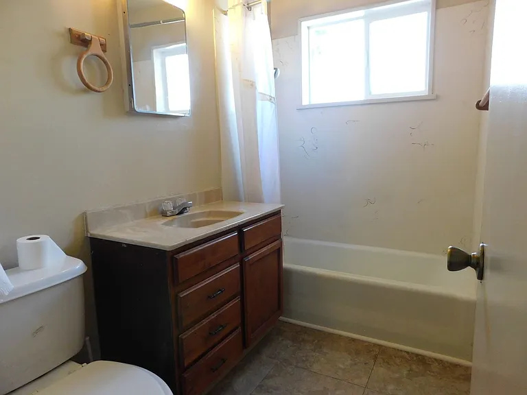 1368 Elm Ave — Photo 9