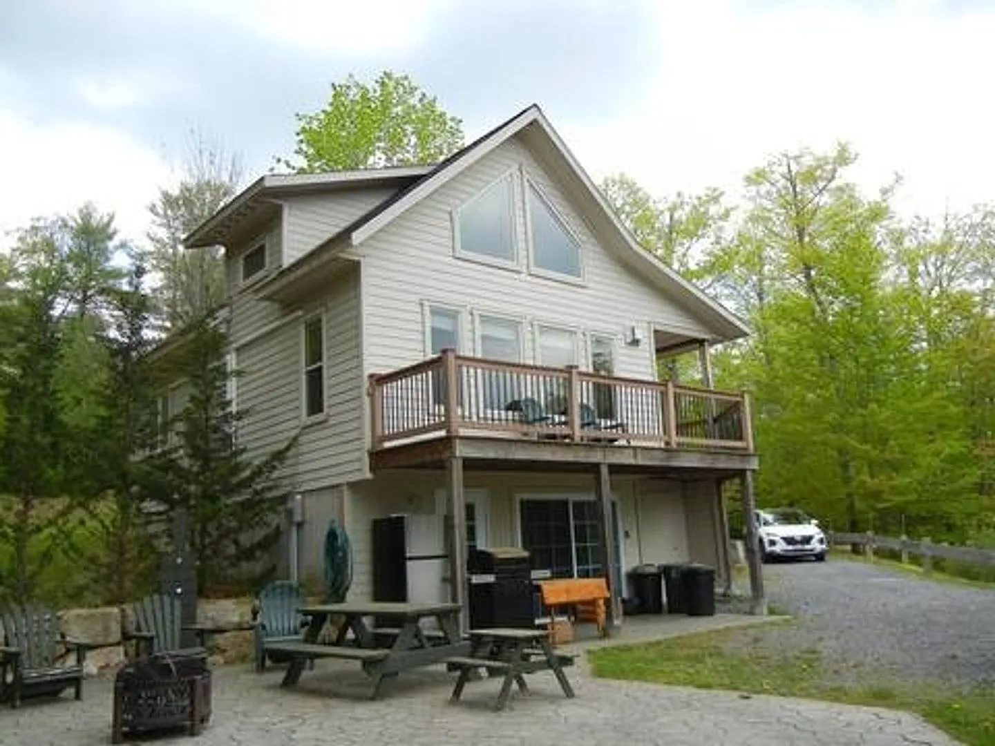 Charming 3BR House on Augur Lake 30 acre private property — Photo 1