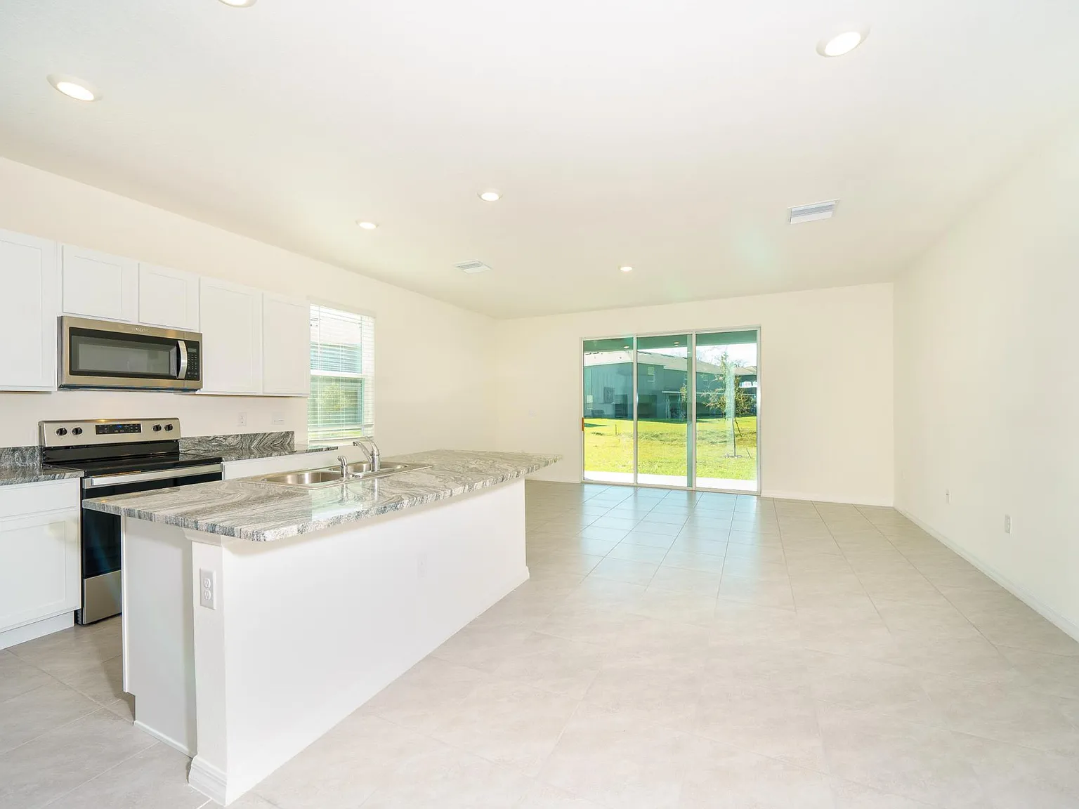 3 bed, 2.5 bath, 1758 sqft, $2,350 — Photo 4