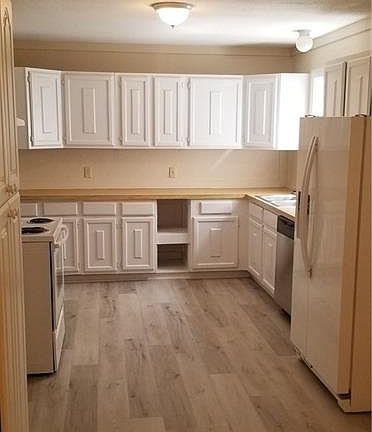 5th image of 1003 Oak Grove Ln