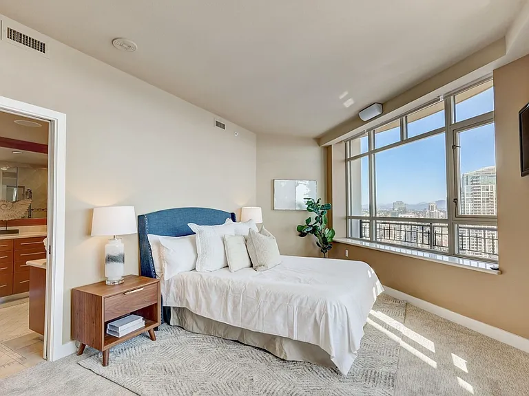 700 W Harbor Dr W #2902 — Photo 37