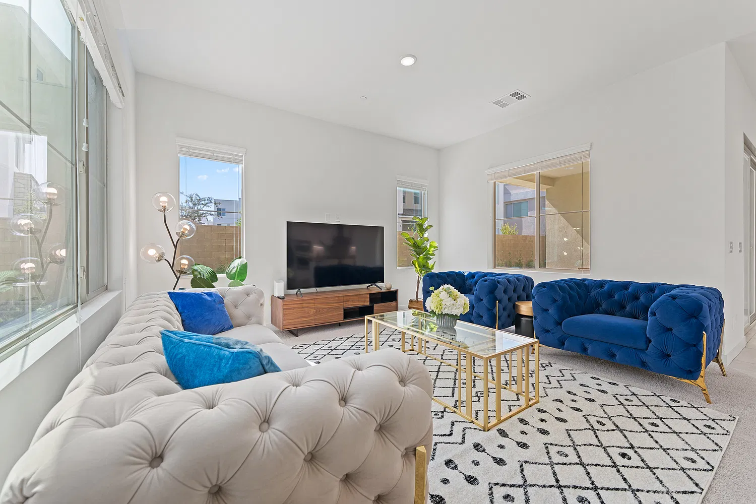 4 bed, 2942 sqft, $6,800 — Photo 3