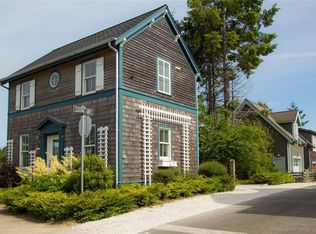 74 Seastar Ln, Pacific Beach, WA 98571