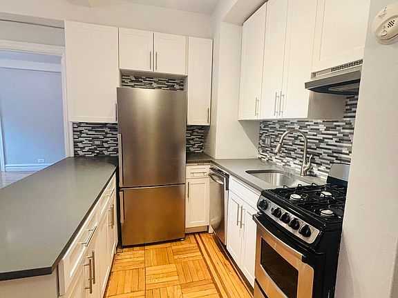 2nd image of 133 W 71st St APT 3A