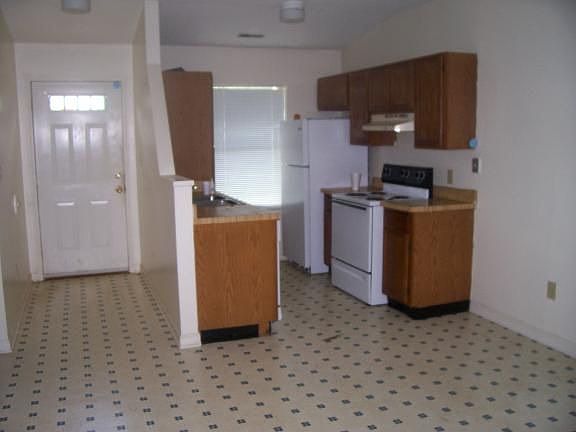 2nd image of 1916 Tischer Rd