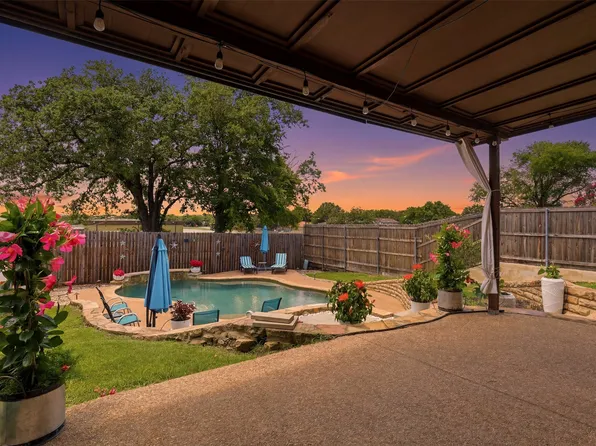 3107 Emerald St, Bedford, TX 76021