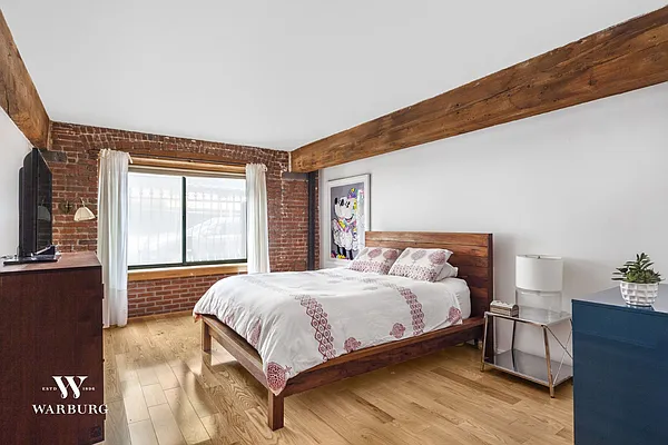 Sold by Warburg | media 4