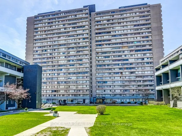 10 Sunny Glenway #708, Toronto, ON M3C 2Z3