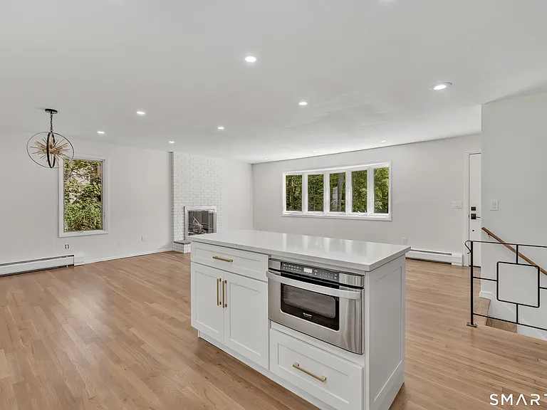 48 Crestwood Rd — Photo 16