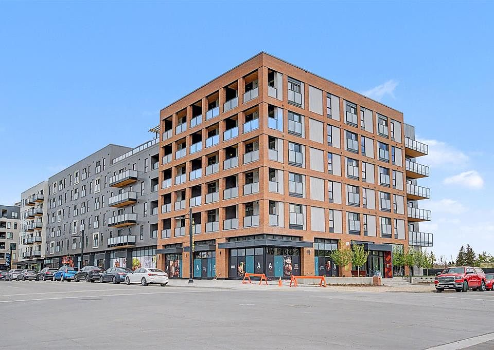1st image of 3107 E Warren St #205