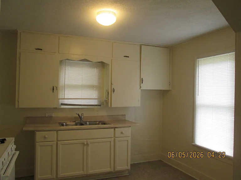 110 E Lone Star Ave — Photo 6