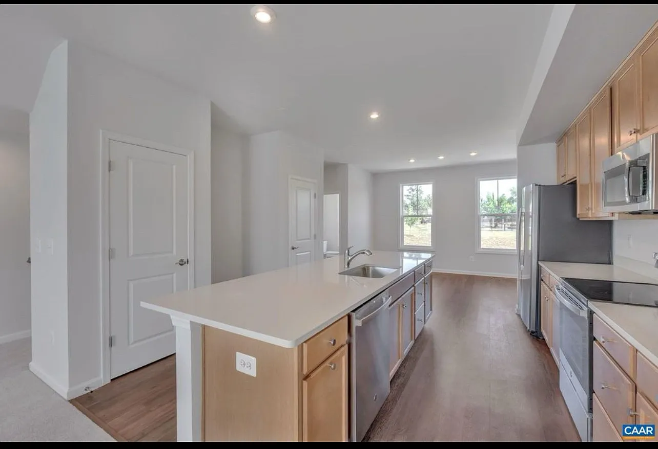 4 bed, 3.5 bath, 2091 sqft, $2,590 — Photo 4