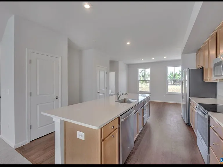 4831 Mercer St #2 — Photo 5