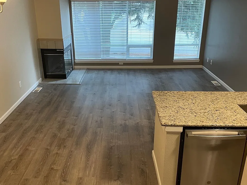 1615 Bellevue Way NE #1