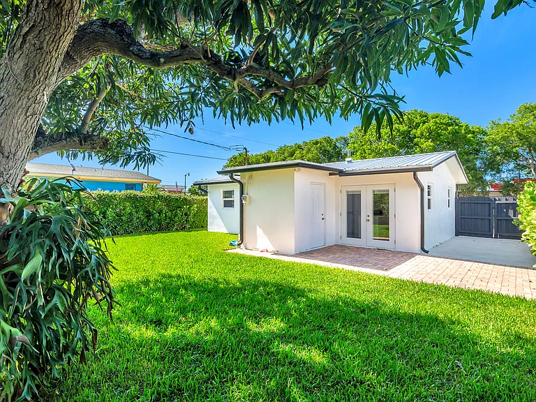 411 Summa St — Photo 16