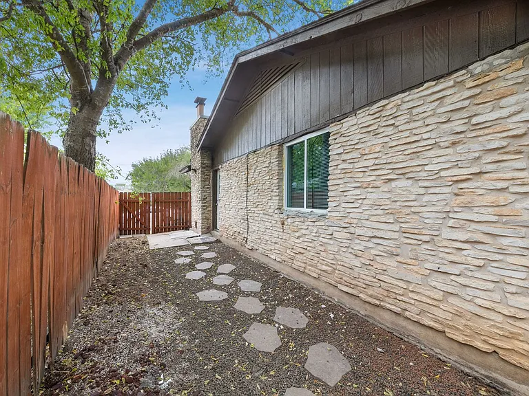 2517 Glen Springs Way #A — Photo 16
