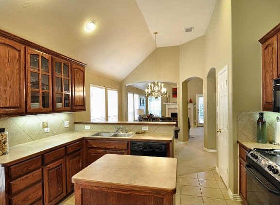 2nd image of 3929 Fairfax Dr