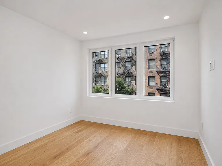 224 W 20th St #2 — Photo 13