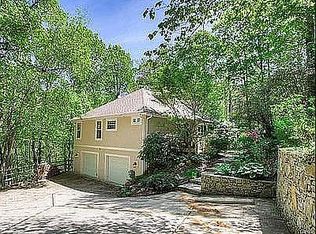 4 Sunny Ridge Dr, Asheville, NC 28804