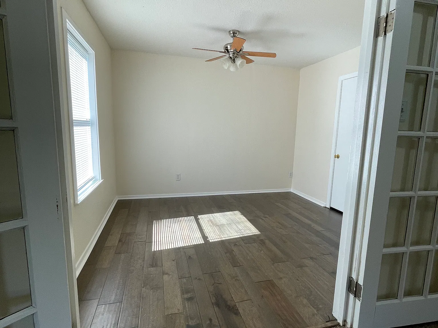 3 bed, 1.5 bath, 1400 sqft, $1,600 — Photo 3