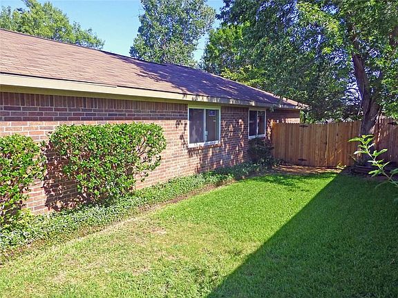 3rd image of 308 Ascot Dr