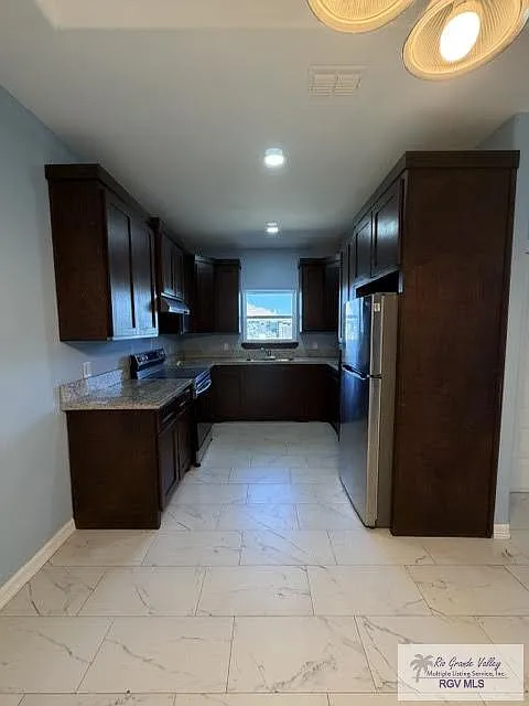 3 bed, 2.0 bath, 1269 sqft, $1,650 — Photo 4