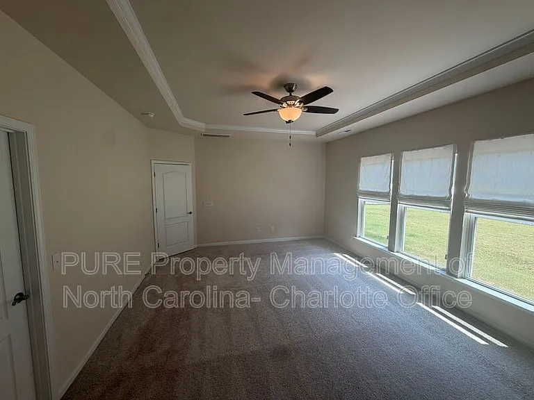 13818 Berkley Ave — Photo 24