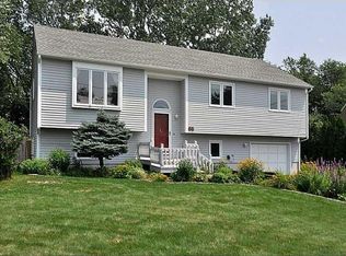 65 Valley View Dr, Cranston, RI 02921