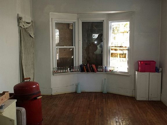5th image of 49 Tuxedo St
