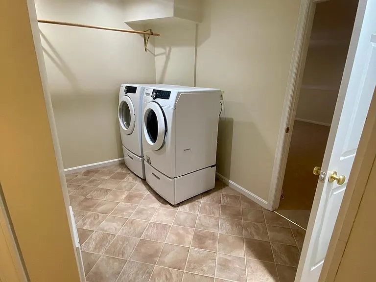 9504 S Royal Crest Ct — Photo 32