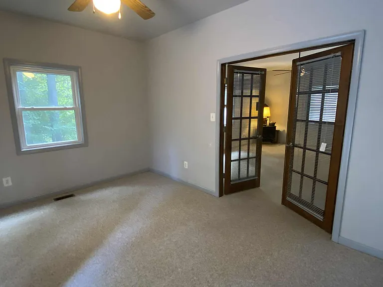 1045 Stonewood Dr — Photo 9