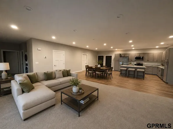 1120 Jasmine Ave, Crete, NE 68333