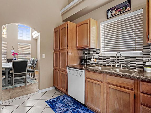 4th image of 7412 Plaza Redonda Dr