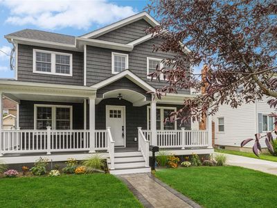 137 Collins Avenue, Williston Park, NY, 11596