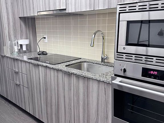 5th image of 955 Bay St #2809