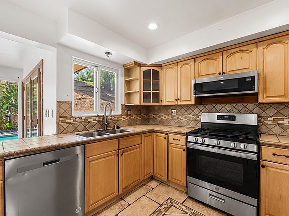 4th image of 8743 Topanga Canyon Blvd