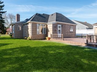 456 S 2nd St, Lindenhurst, NY 11757